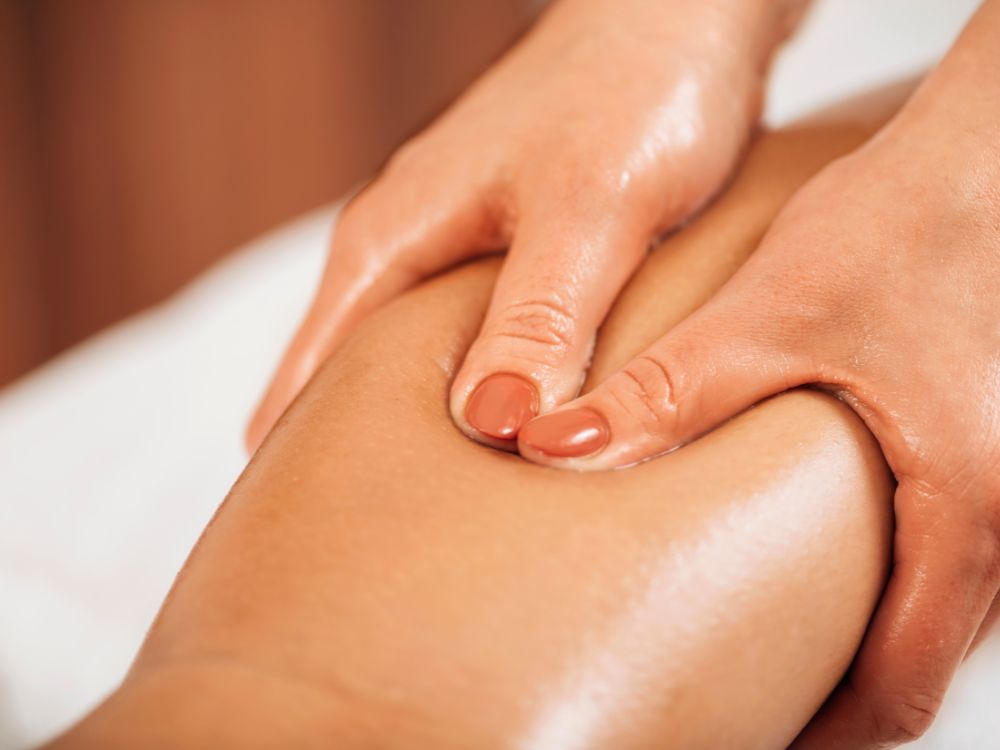 Conseil bien-être #2 : Pratiquer l'auto-massage pour soulager les tensions musculaires et favoriser la relaxation